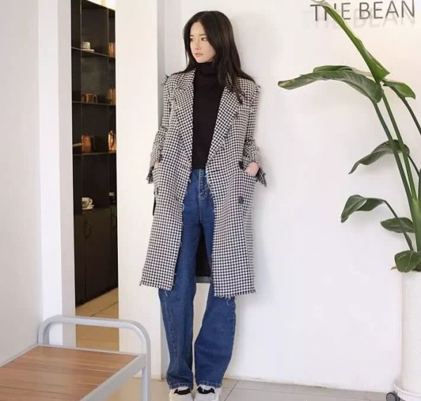 萧亚轩撞上韩国网红,潘南奎化淡妆气质赶超萧亚轩,这10亿花得值