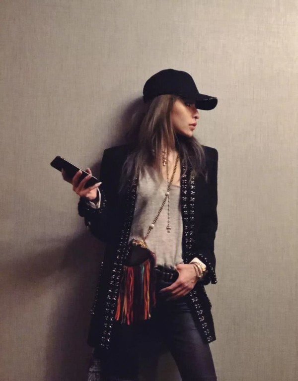 萧亚轩撞上韩国网红,潘南奎化淡妆气质赶超萧亚轩,这10亿花得值