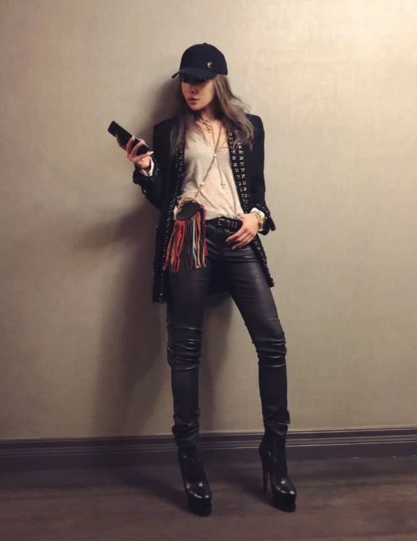 萧亚轩撞上韩国网红,潘南奎化淡妆气质赶超萧亚轩,这10亿花得值