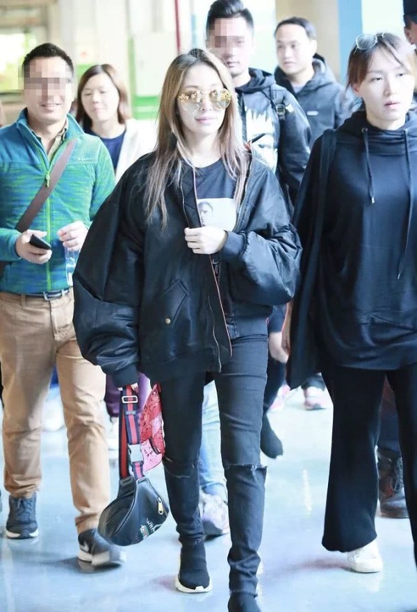 萧亚轩撞上韩国网红,潘南奎化淡妆气质赶超萧亚轩,这10亿花得值