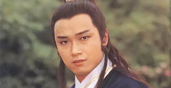 苗侨伟女儿熊抱31岁男星!依偎对方怀里关系亲密,两人曾合作拍戏