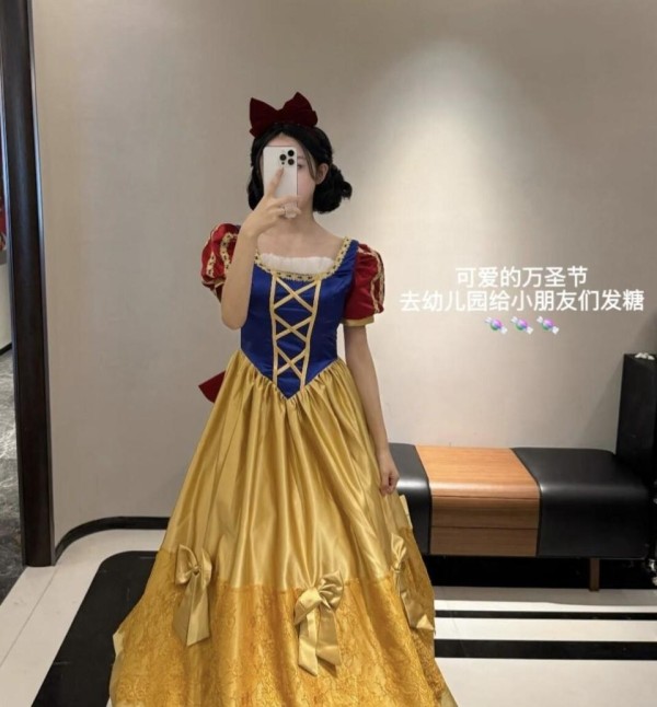 潘玮柏妻子参加幼儿园活动,5岁女儿太可爱了,宣云穿公主装像姐姐