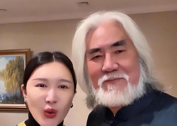 本来不想说娱乐圈,但这两天自媒体却被张纪中妻子杜星霖独占热搜,纪中的娇妻星光引发众人热议