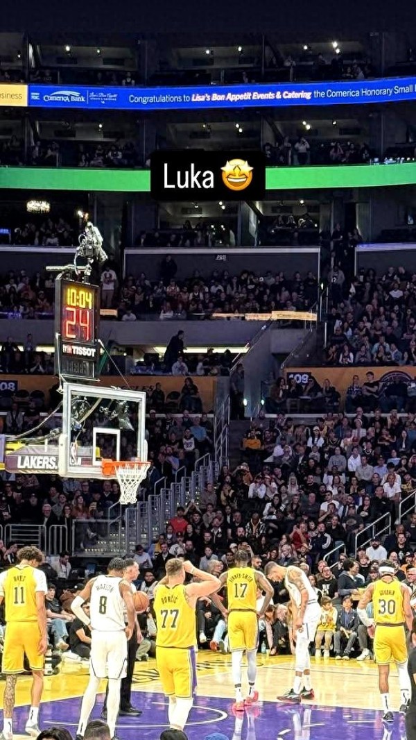 蔡依林观战湖人晒球星,詹姆斯缺席,追星背后各打算盘