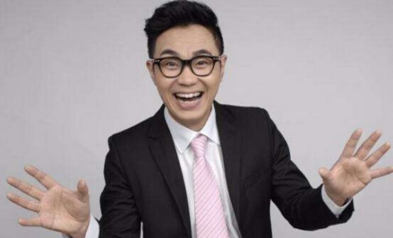 大鹏加蔡徐坤微信,帮10岁女儿追星却被拒绝,网友:这才是追星!