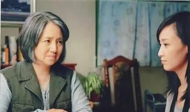 她是李幼斌亲姐,多次饰演慈母,却因与女儿产生隔阂而耿耿于怀