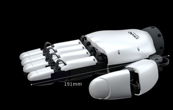 ""人形机器人灵巧手 图片来源：企业网站截图