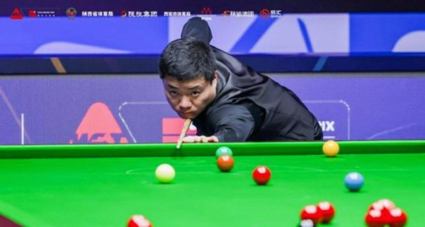 丁俊晖和奥沙利文又一起去吃火锅庆祝了,两人关系依旧亲密无间,现场气氛热烈引发粉丝热议