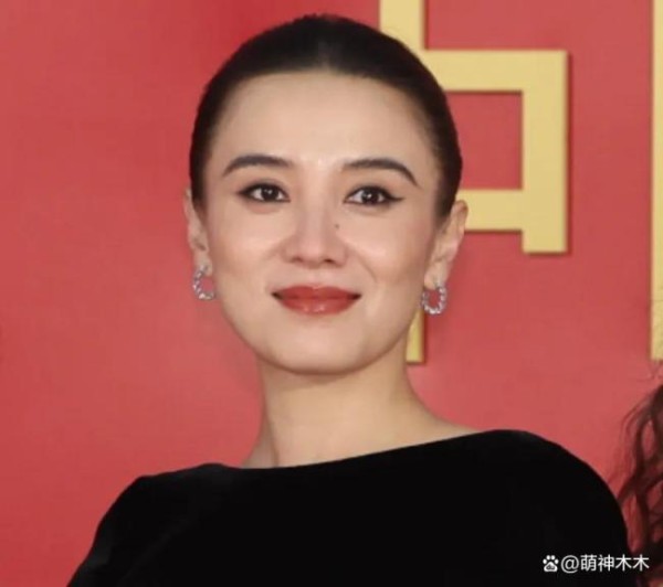 金鸡奖女明星红毯造型一览 影后提名者风采各异