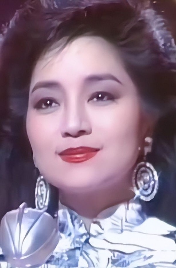 1980年,31岁徐小凤嫁汽车经理廖晖,廖:别唱歌了,我们定居美国