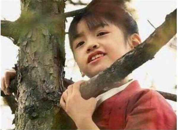 娱乐圈中的关系户到底有多硬,丑女可以搭档男神,看着真让人心疼