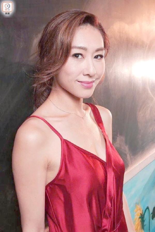 胡定欣低调恋情始末:医美医生的“姊弟恋”