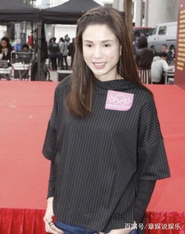 曾志伟与李若彤勾肩合影,两人竟是多年好友,曾帮李走出失恋阴影