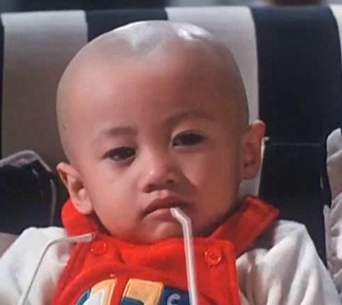 外貌似谢霆锋,未满1岁搭档许冠杰成名,娶模特老婆后退圈卖水果