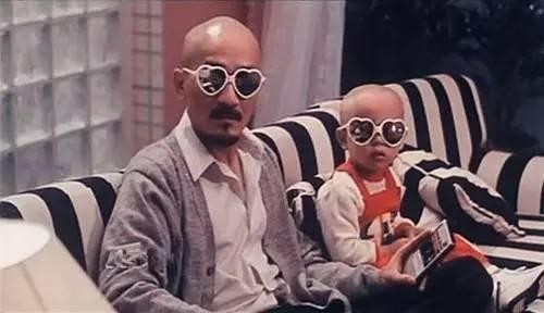 外貌似谢霆锋,未满1岁搭档许冠杰成名,娶模特老婆后退圈卖水果