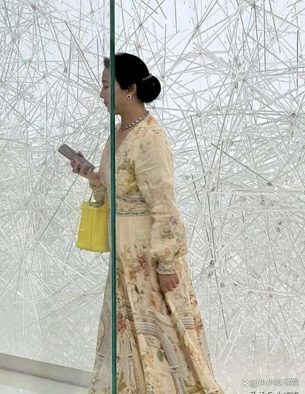 明星偶遇人品试金石,有人菜场买葱被夸上天,有人喝咖啡却翻了车