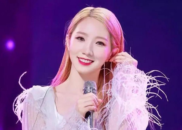 孟美岐和冯提莫同样的遭遇,周传雄正面回应,吃瓜群众言重了