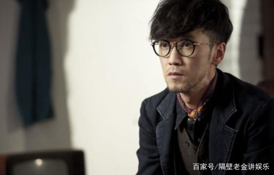 他曾与张信哲是“宿敌”,16岁时边打工挣学费,今却活得让人羡慕