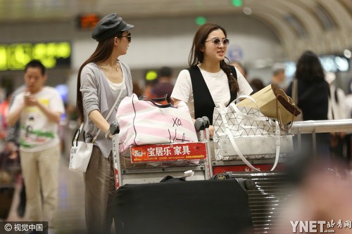 【拌饭】范晓萱走红时,周迅当其粉丝,细数“风水轮流转”的娱乐圈友情