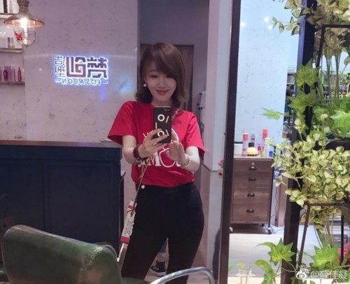 上戏老友相聚 薛佳凝袁弘陈赫雷佳音友情深厚