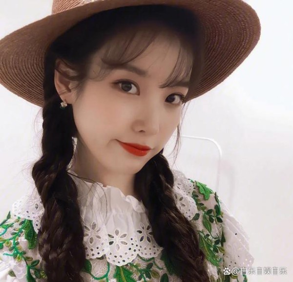 IU与泰国巨星同天生日,送上香吻,网友羡慕