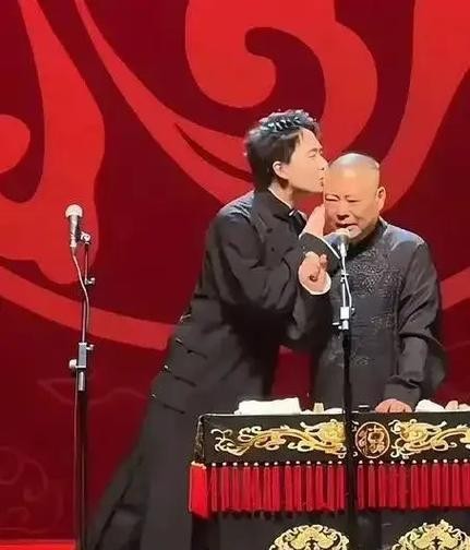 德云社兄弟情谊:传统相声文化与现代娱乐共生的典范