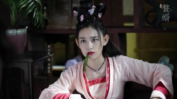 蒋依依吃关晓彤资源?张馨予甘愿做配?傅菁戚砚笛互奶?