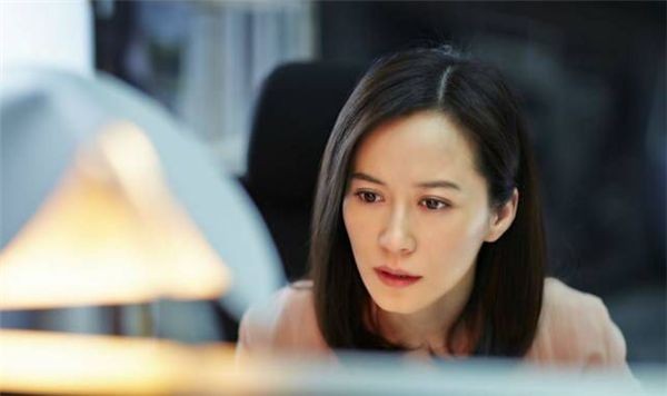 47岁单身女星被问如何解决生理需求时,简单直接的回答尽显高情商