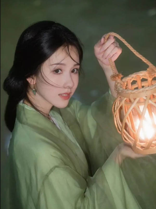 陈都灵当演员之前是干什么的