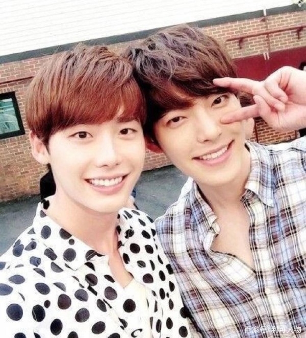 发糖了!李钟硕ins久违地提到至亲金宇彬,认证两人8年不变的友情
