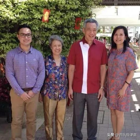 音乐旋律盒:李显龙的两任妻子和四个孩子
李显龙总理的婚姻生活,啧啧,那可是新加坡政坛的一段佳话,或者说,一段让人忍不住想八卦的佳话。他与第一任妻子黄渼玲的爱情故事,曾经是人人称羡的模范夫妻典范。两人青梅竹马,共同经历了人生的风风雨雨,最终却以离婚收场,这其中滋味,只有当事人才懂吧。想想看,一个叱咤风云的总理,在家庭生活中也经历了如此波折,是不是感觉人生处处充满戏剧性?
这不禁让人想起另一个案例...