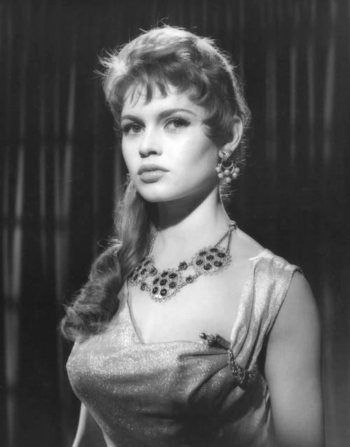 21岁芭铎遇见74岁毕加索:一场艺术与青春的短暂交锋