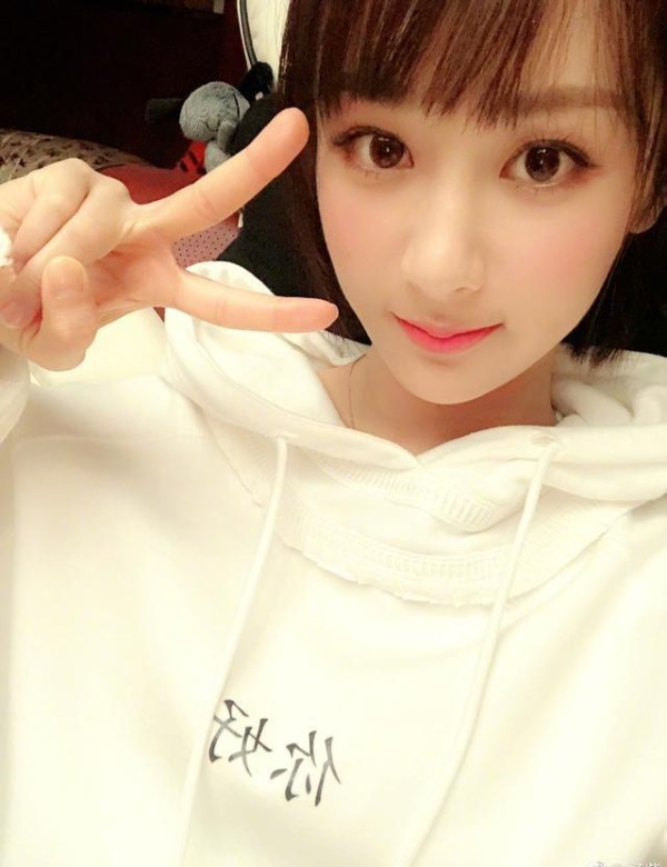 网红滤镜下的明星,杨紫认不出,王源好丑,而她变成“蛇精”