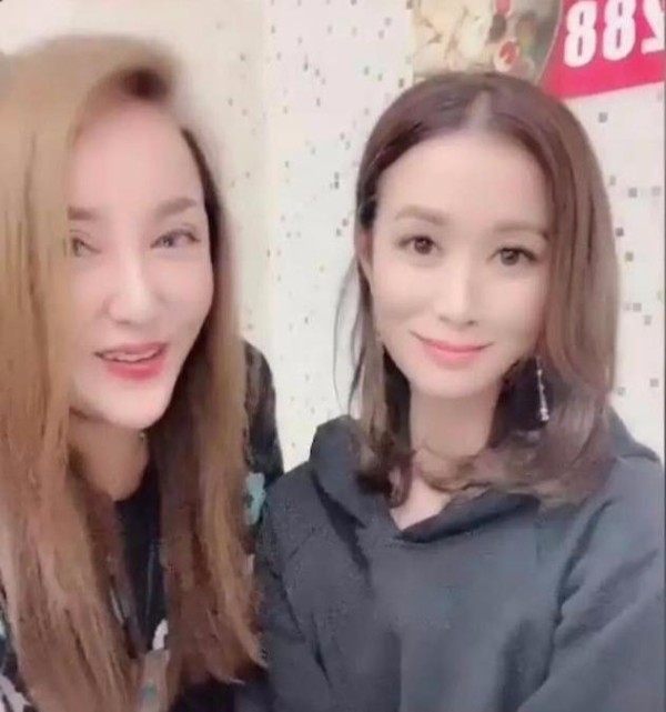 网红滤镜下的明星,杨紫认不出,王源好丑,而她变成“蛇精”