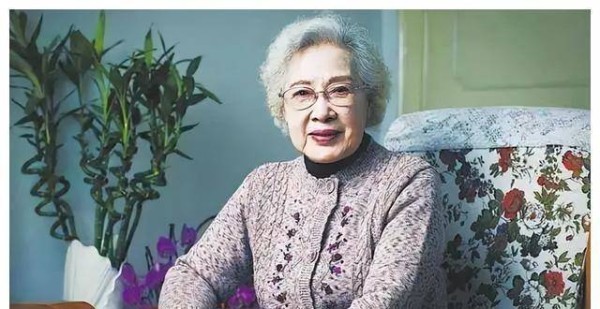 这才是百岁秦怡与命运的过招方式：他强任他强，清风拂山岗