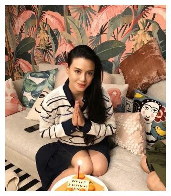 徐子淇为闺蜜温馨庆生,阔太名媛的生日派对,都要办好几回!