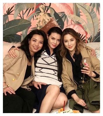 徐子淇为闺蜜温馨庆生,阔太名媛的生日派对,都要办好几回!