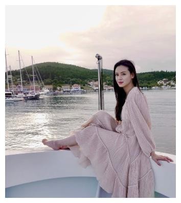 徐子淇为闺蜜温馨庆生,阔太名媛的生日派对,都要办好几回!