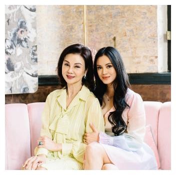 徐子淇为闺蜜温馨庆生,阔太名媛的生日派对,都要办好几回!