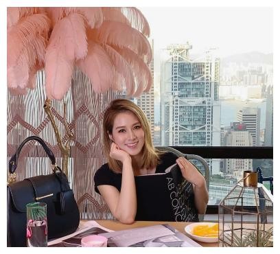 徐子淇为闺蜜温馨庆生,阔太名媛的生日派对,都要办好几回!