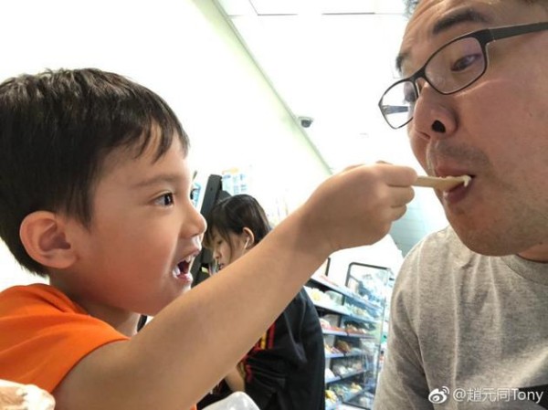 梁静茹儿子Anderson近照曝光,长睫毛大眼睛颇具小明星风采