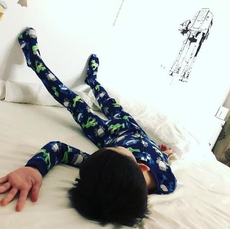 梁静茹儿子Anderson近照曝光,长睫毛大眼睛颇具小明星风采