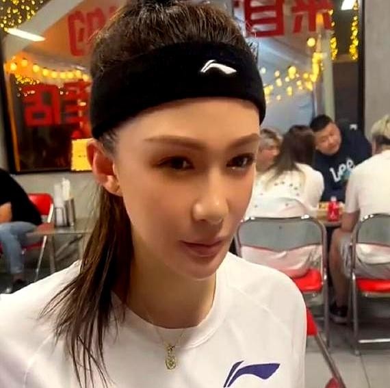 孙悦再婚优雅妻!40岁男篮明星新伴气质出众,比陈露更显温婉