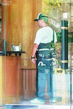 探望-陈志云出事期间，王喜不时到其寓所家访，不离不弃，力撑好友。