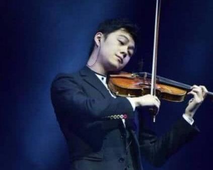 张靓颖绯闻男友陈秋莳的地位获得认可, 公司同事改口称其为陈总