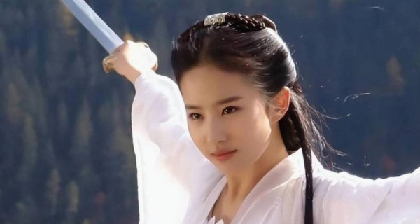 可亲可敬的美女明星刘亦菲你好呀,演员对角色理解到位、聊聊爱情婚姻很美好,感情与事业如何平衡值得思考