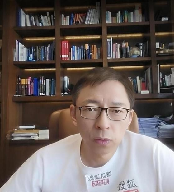 极光映天、品牌破局、巨星跨界!《张朝阳的英语课》直播解读全球焦点