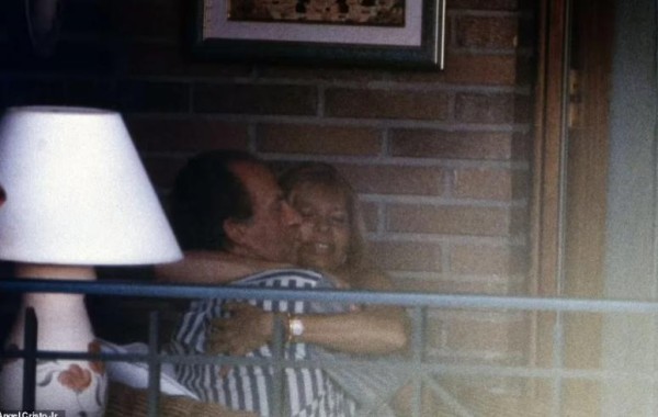 西班牙老国王和女演员的“约会照”首次公开,王室曾花2800万掩盖