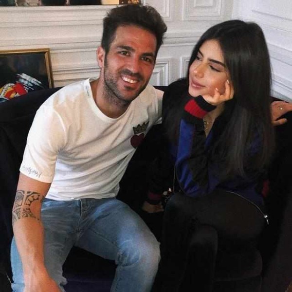 20岁的她有一个32岁的爸爸!法布雷加斯的女儿也太漂亮了吧