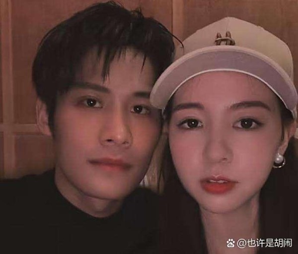 大杨嫂跟王嘉尔的合照在网上传开...@也许是胡闹的动态